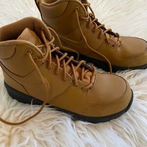Nike Big Kids Manoa Boots